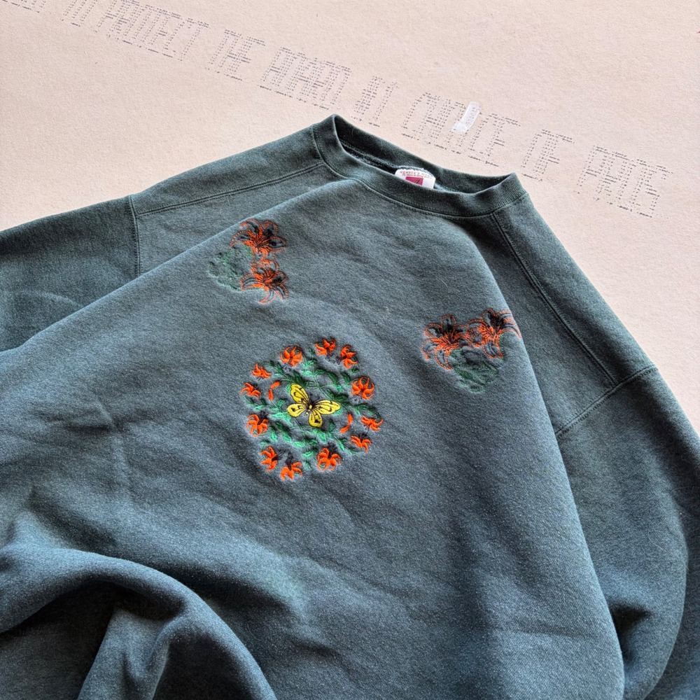Vintage 90s Forest Green Heavy weight graphic Crewneck